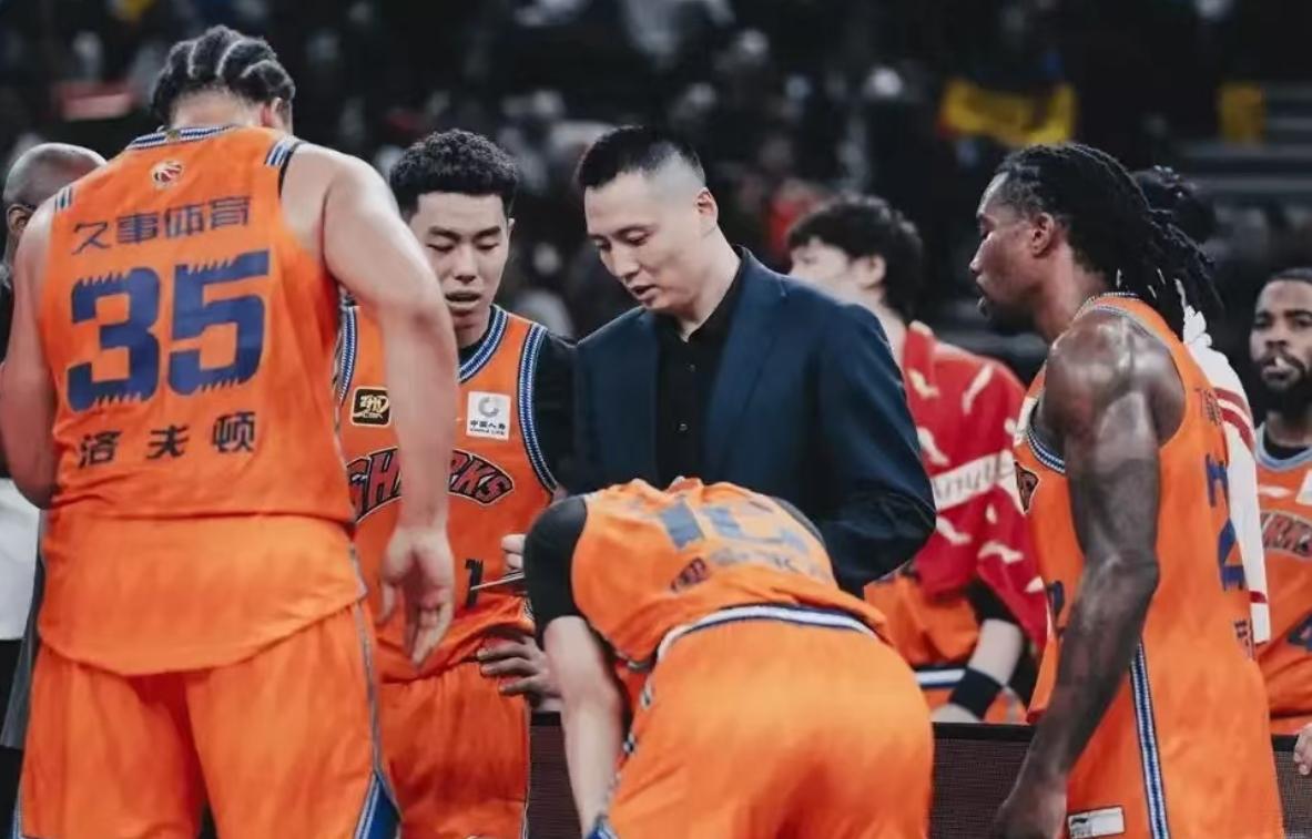 中欧体育zoty-曝上海男篮接触NBA冠军后卫，欧锦赛场均28.3分，三分球命中率61%